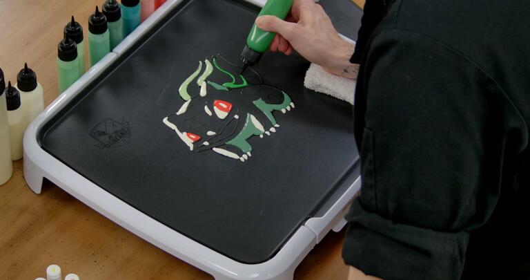 Bulbasaur pancake art step 4.2: Change to your darkest green and add shadows to the two forthest right segments of bulbasaur's bulb.